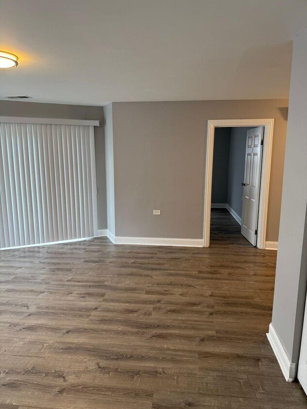 Building Photo - 3 bedroom in Chicago IL 60612
