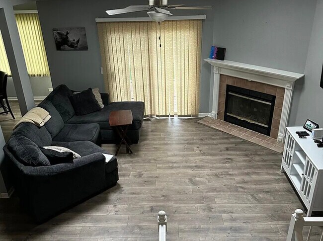 Sala de estar - 852 Millcreek Cir