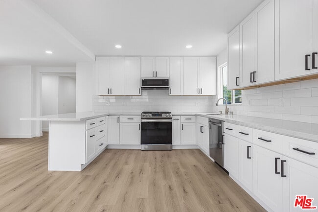 Building Photo - 1613 W 209th St