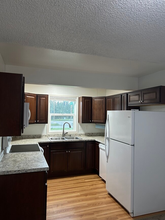 Building Photo - 5001 E Mayflower Ln
