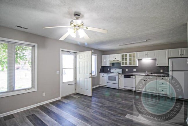Building Photo - 2 Bed 1 Bath Home in Council Bluffs, IA