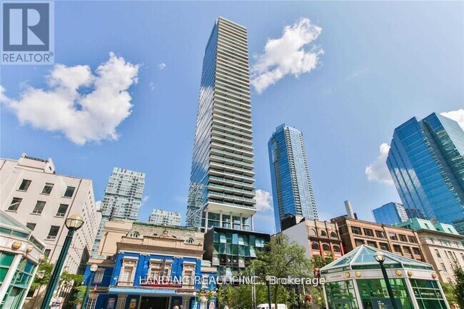 Photo du bâtiment - 224 King St W