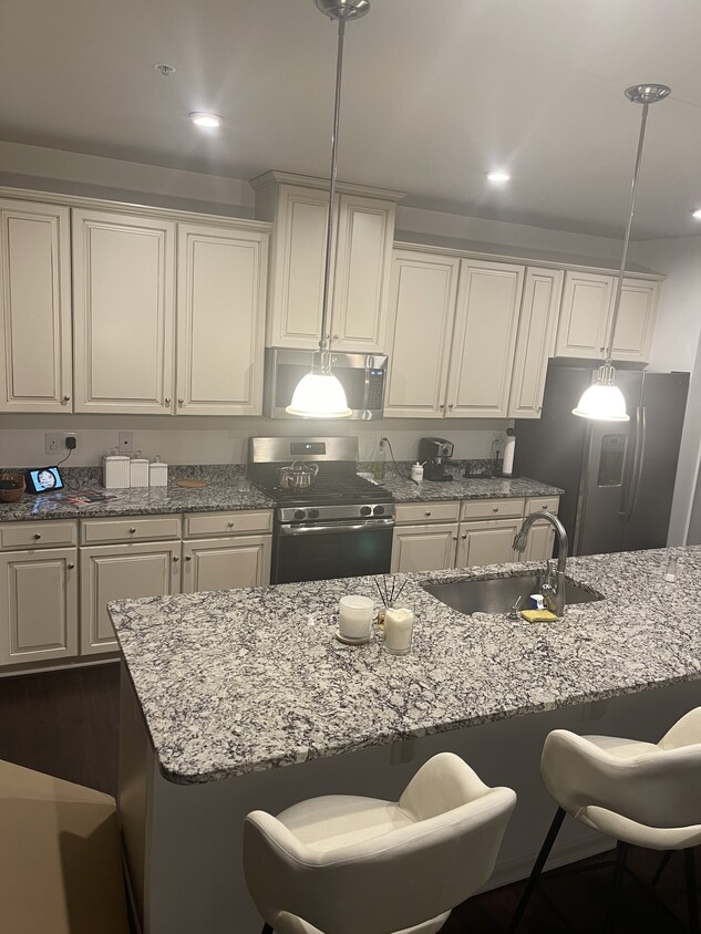 Building Photo - 10155 Dorsey Ln