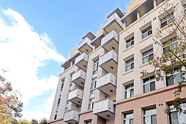 Building Photo - Wilshire Margot