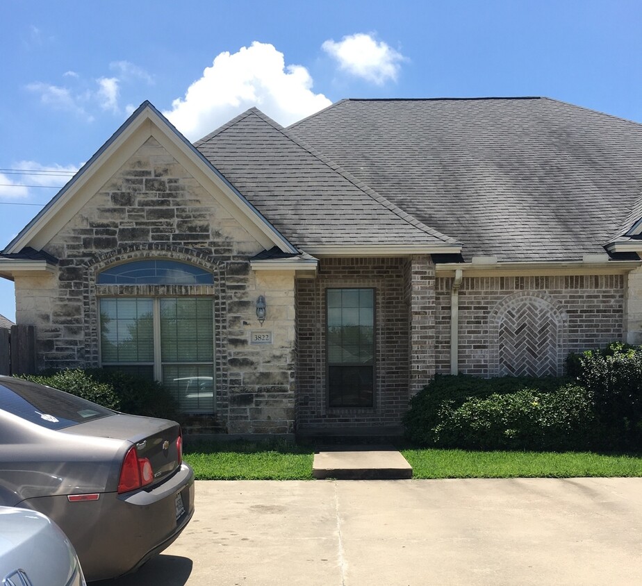 Primary Photo - College Station - 3 bedroom / 3 bath - dup...