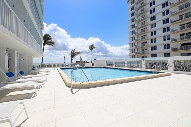 Foto del edificio - 3211 S Ocean Blvd
