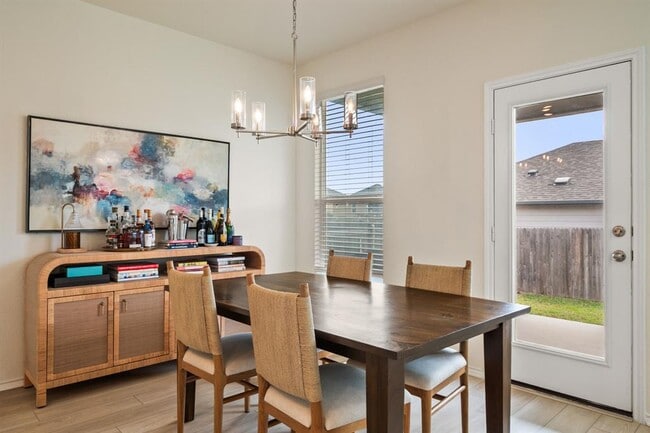 Building Photo - 7805 House Finch Dr