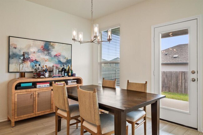 Foto del edificio - 7805 House Finch Dr