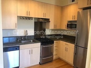 Building Photo - 1066 41