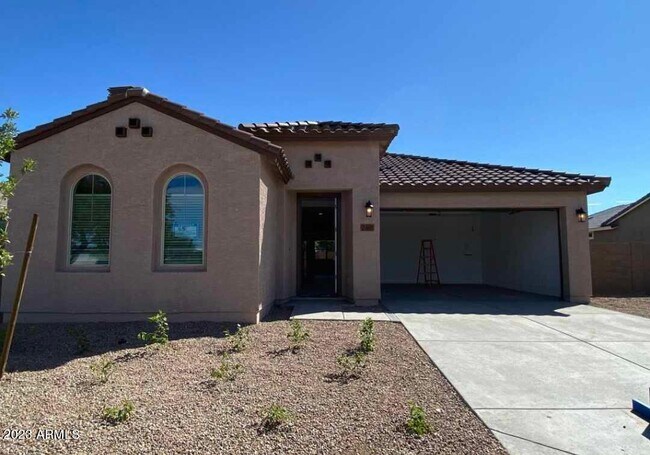 Foto del edificio - 2468 N Morrison Ave