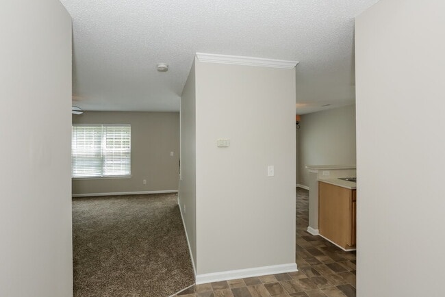 Building Photo - 2112 Highland Park Dr