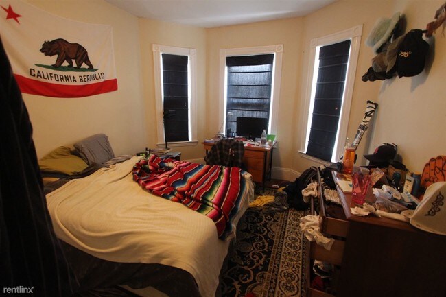 Foto del edificio - 3 br, 2 bath House - 49 Putnam Ave