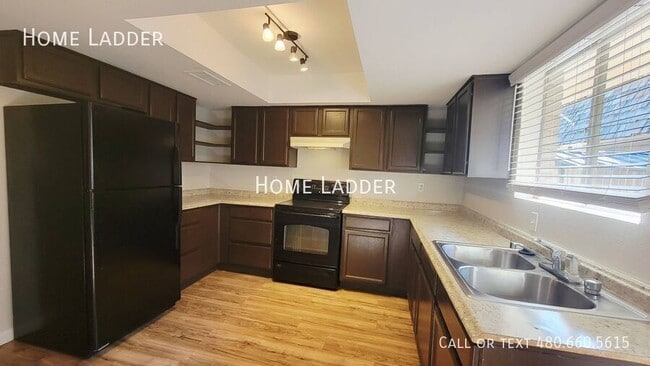 Building Photo - 1147 W Drummer Ave