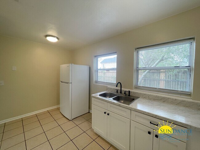 Foto del edificio - Beautiful Cottage in Central Fort Walton B...