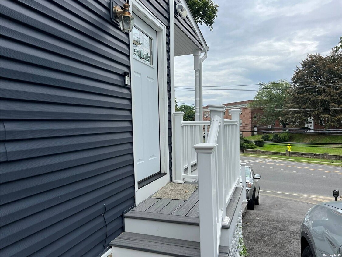 Primary Photo - 297 Nassau Rd