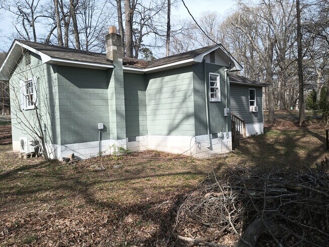 Foto del edificio - 327 Zimmerman Lake Rd