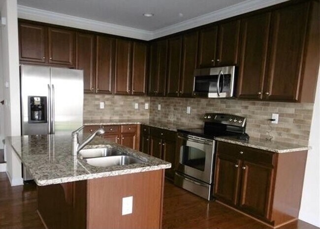 Foto del edificio - GORGEOUS 3 BR Townhome in the Heart of Bal...