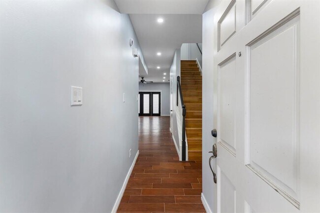Foto del edificio - 5866 Sugar Hill Dr