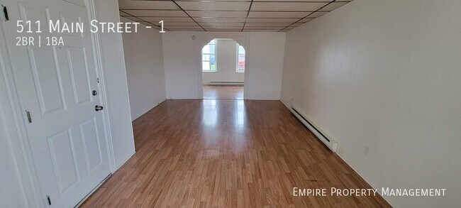Building Photo - 1st Floor: 2 Bedroom / 1 Bathroom Apartmen...