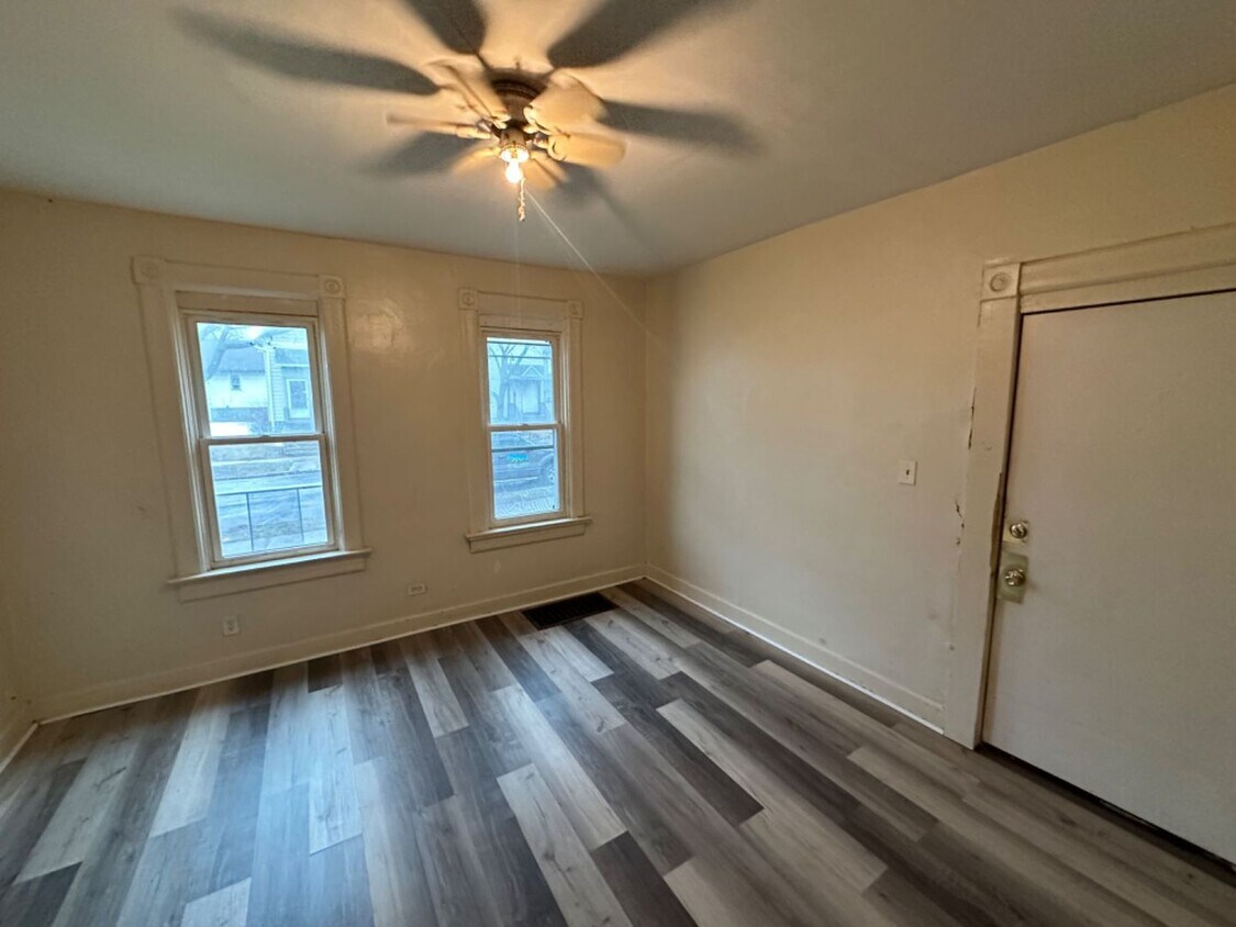 Foto del edificio - 235 N 37th St. (3 Unit)