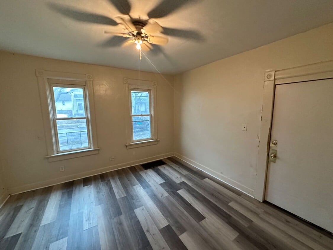 Building Photo - 235 N 37th St. (3 Unit)