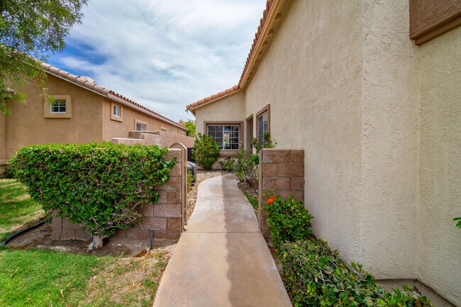 Foto del edificio - 45596 Torrey Pines Ct