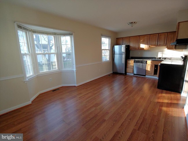 Building Photo - 1755 Sharwood Pl
