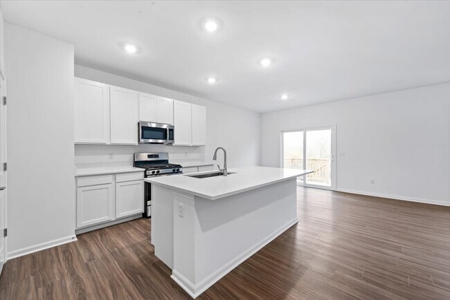 Building Photo - 8611 White Oaks Ct