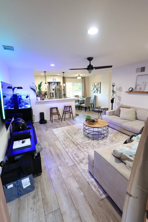 Foto principal - 1050B Cabrillo Park Dr