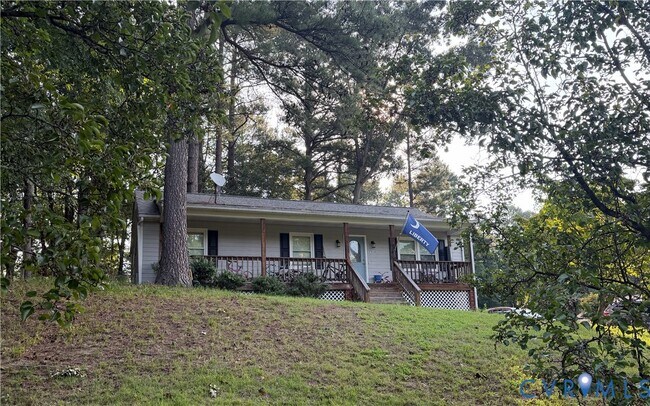 Foto del edificio - 7032 Claybird Ln