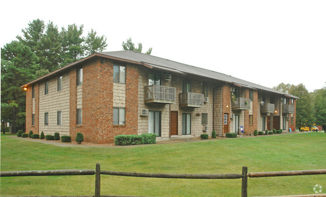 Building Photo - Pine Grove Apartment