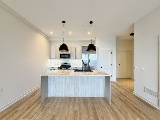 Building Photo - 3207 N Narragansett Ave