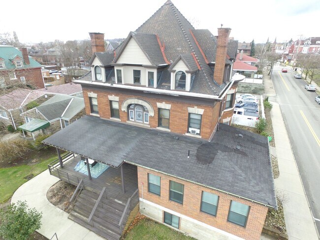 Building Photo - 304 S Graham St