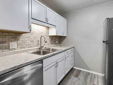 Foto del edificio - 260 Shorewood Dr