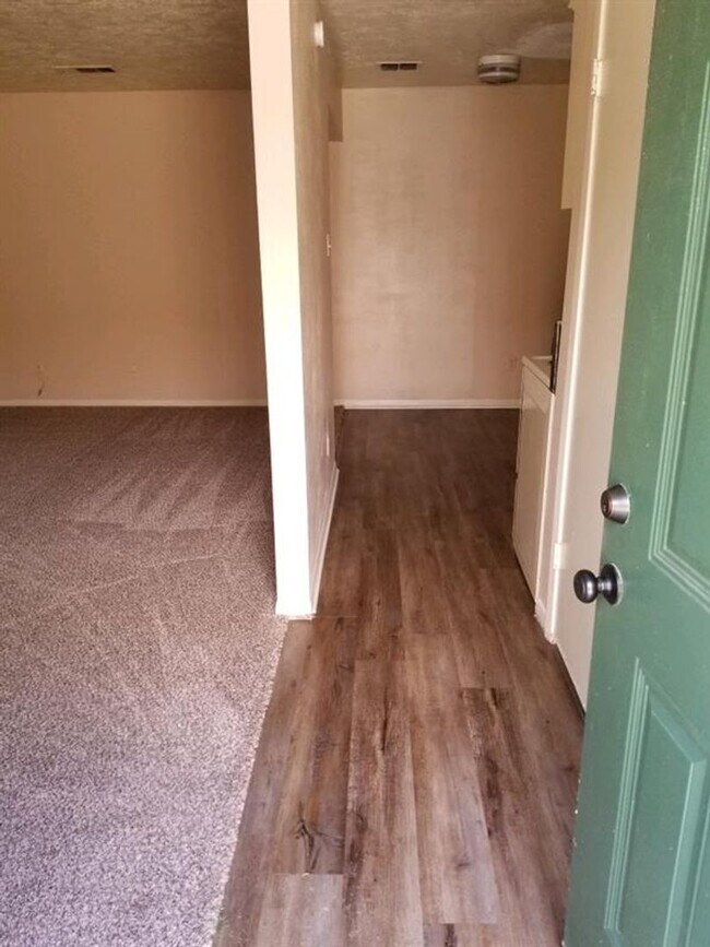 Foto del edificio - 2 Bed + 1 Bath - Spacious Townhome  close to Campus and Park