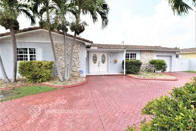 Building Photo - 1720 SW 98th Ct