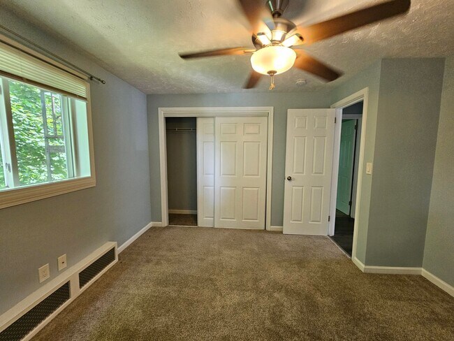 Foto del edificio - 2 bedroom 1 bath apartment located in Bell...
