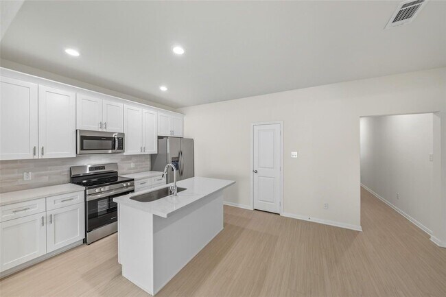 Building Photo - 712 W Dallas St