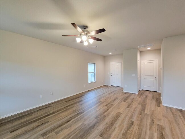 Building Photo - 942 Amesbury Ct