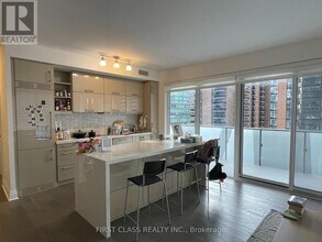 Building Photo - 1080 Bay St.