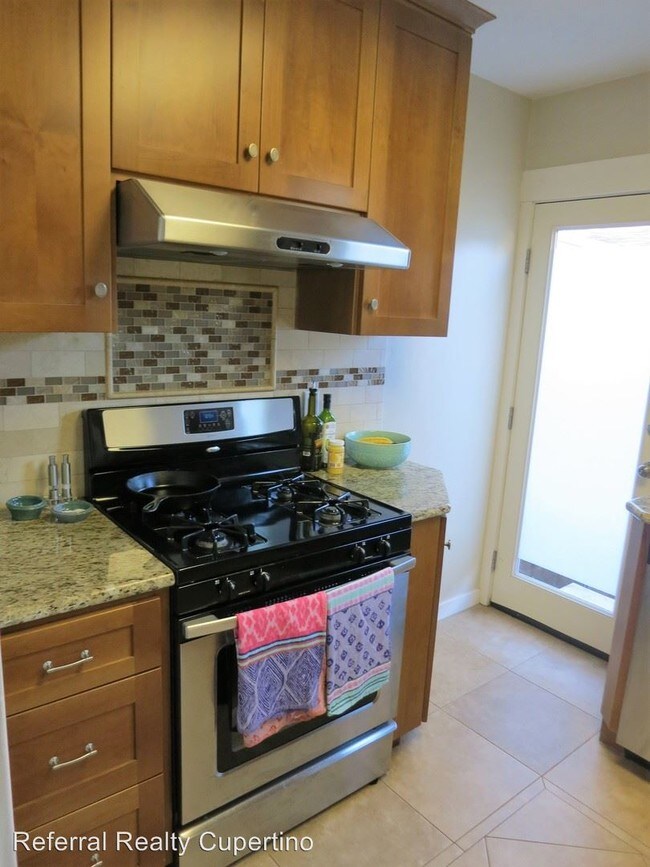 Building Photo - 2 br, 1 bath House - 2150 Hanover St.