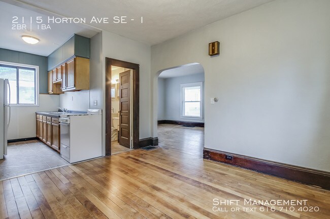 Building Photo - 2115 Horton Ave SE
