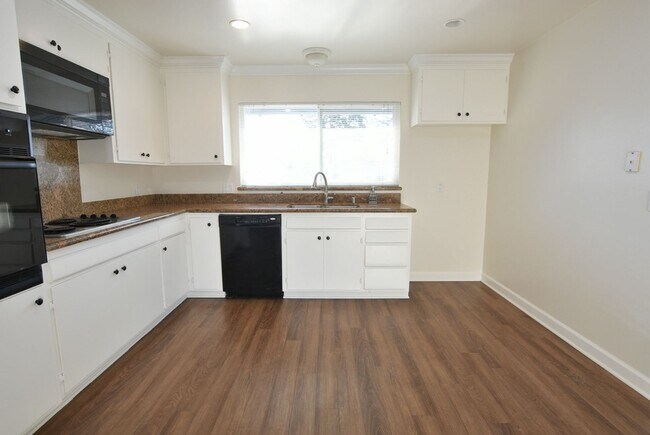 Building Photo - Must see 3 Bedroom 2 Bath Home in Desirable Cambrian Neighborhood