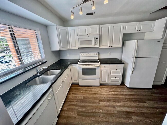 Building Photo - 4709 Chevy Pl