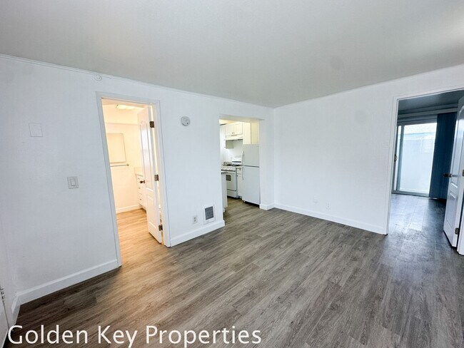 Foto del edificio - 1BR/1BA Apartment Across From the Beach!