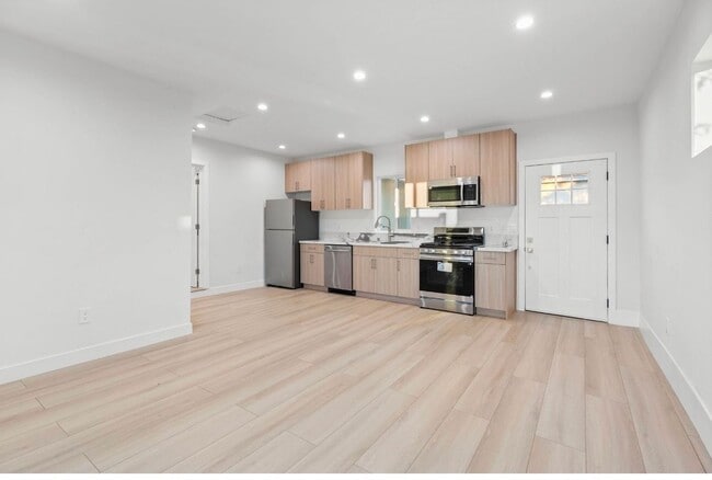 Building Photo - 8635 Le Berthon St