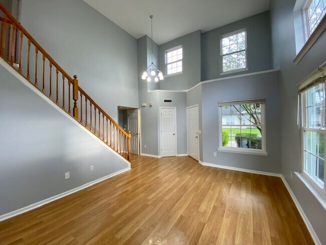 Building Photo - Stunning 3 Bedroom 2.5 Bathroom Home in La...