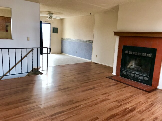 Building Photo - 6885 Parkridge Ct