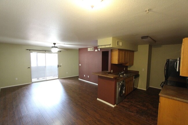 Foto del edificio - Quiet Arbors Condo Near NAU | 1 Bed + 1 Bath | Hardwood Floors | Private Balcony