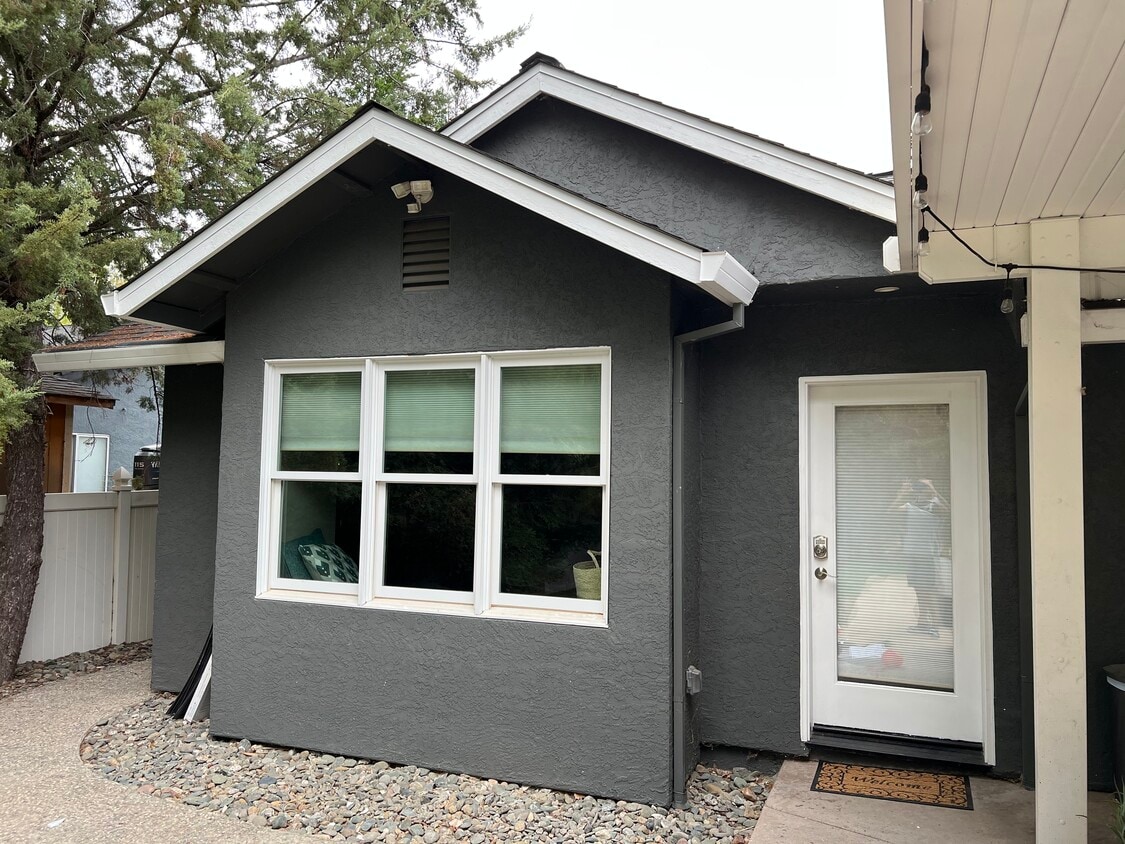 Private Entrance - 11420 Wales Dr